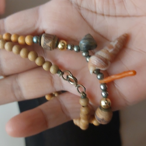 Vintage Hawaiian Surfer Wood Bead Choker Necklace With Seashells Faux Coral - Picture 4 of 4